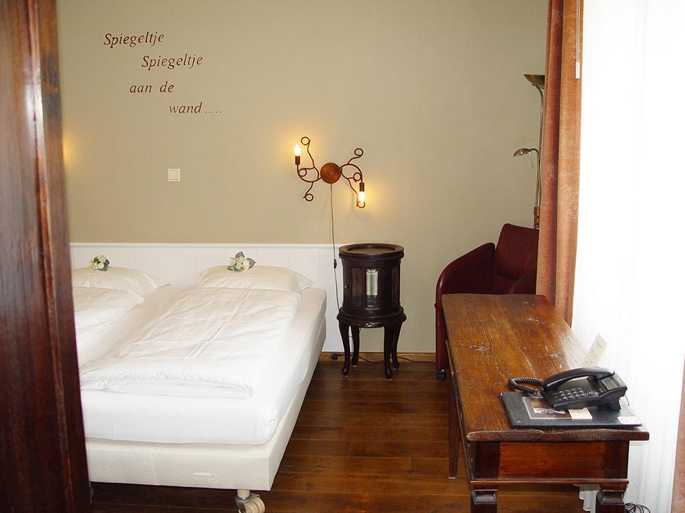 Hotel Huys Van Heusden อัสเตอ ภายนอก รูปภาพ